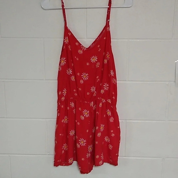SO RED DAISY PRINT, 2" SHORTS, SLEEVELESS, COTTAGECORE ROMPER - Picture 2 of 8